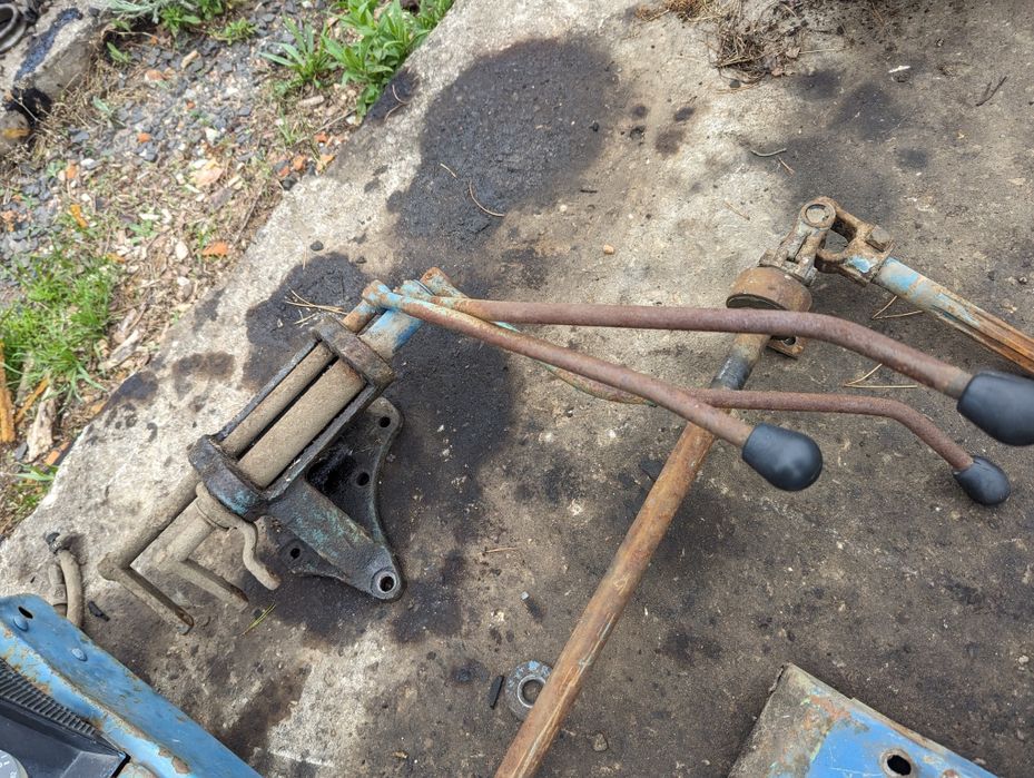 Кабіна МТЗ 80 82 щиток руль кронштейн руля обшивки Боковини МТЗ 80 82