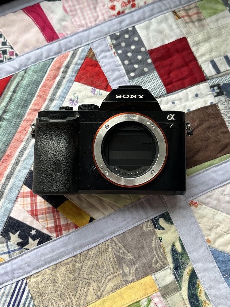 Продам Sony A7 (перша версія) на запчастини