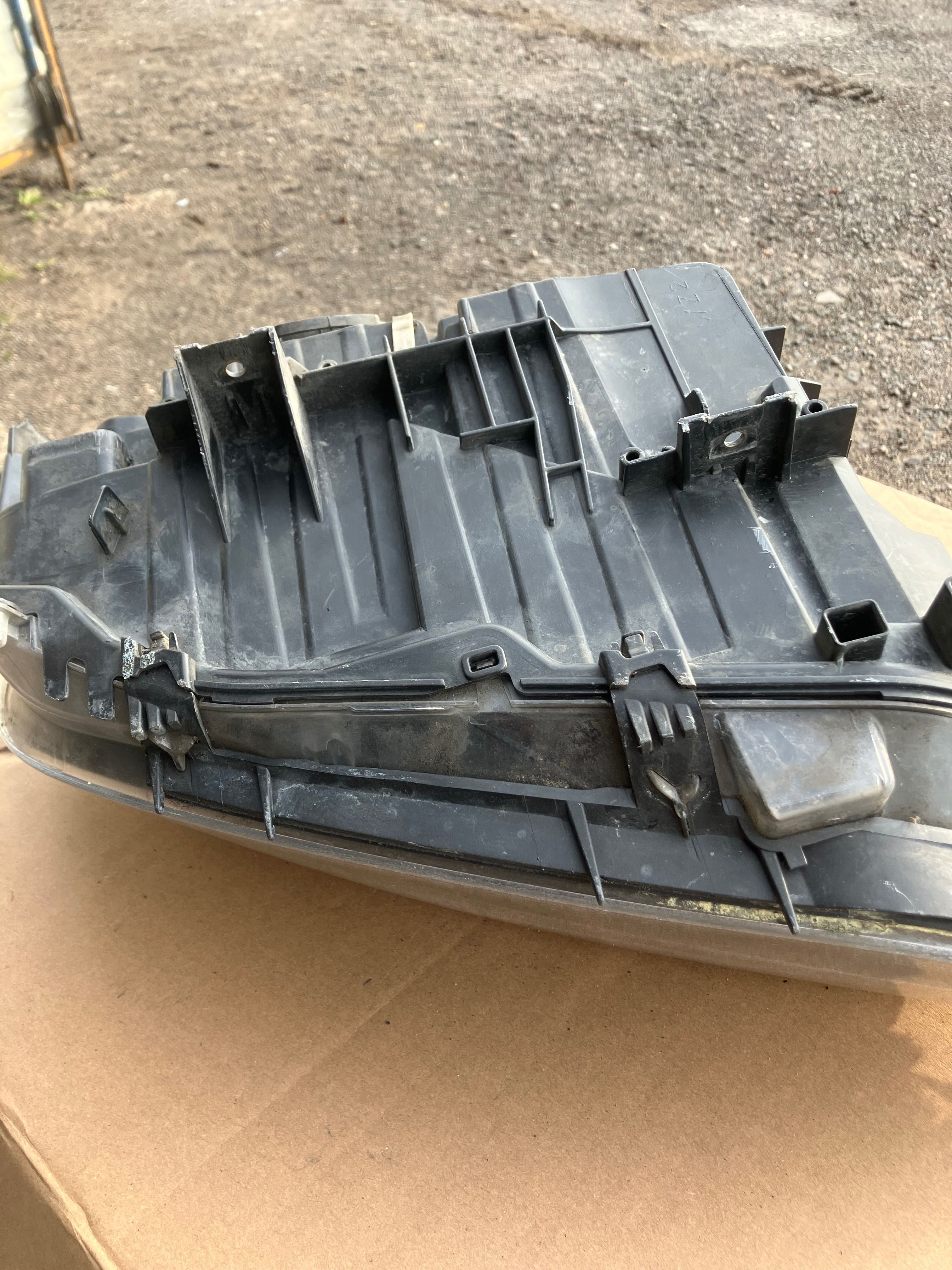 reflektory lampy bmw f30 prawa i lewa