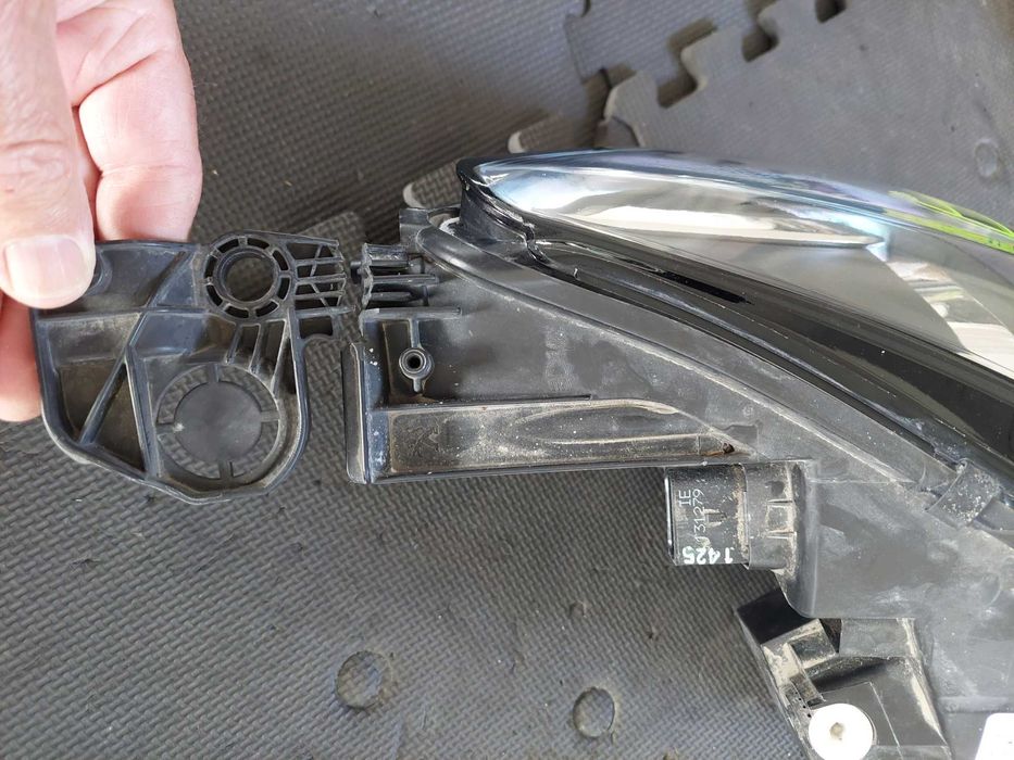 farol esquerdo Peugeot 308