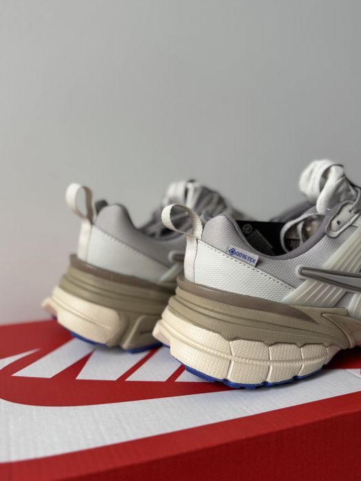 Оригінальні кросівки Nike V2K run gore tex білі 24.5