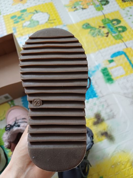 Продам детские ботинки зимние