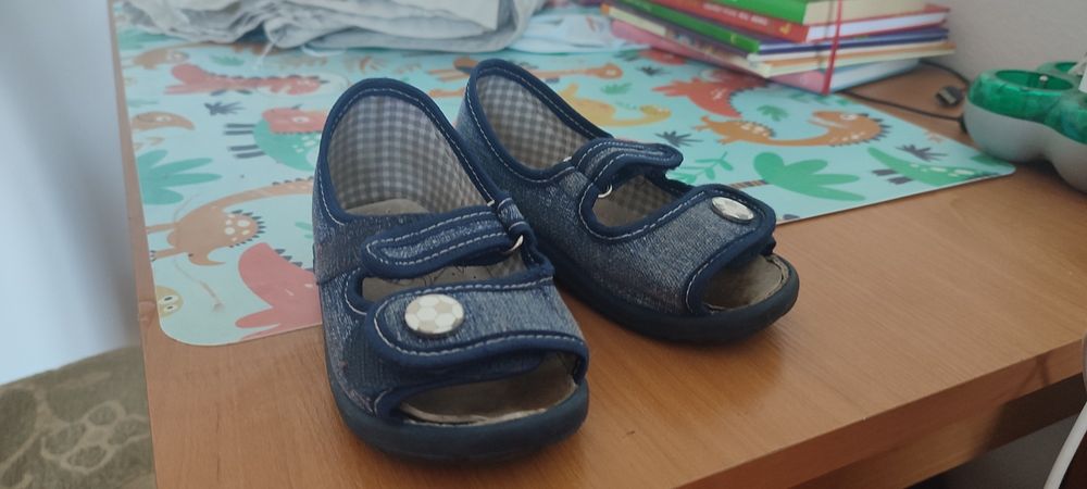 Kapcie do żłobka dla chłopca 23