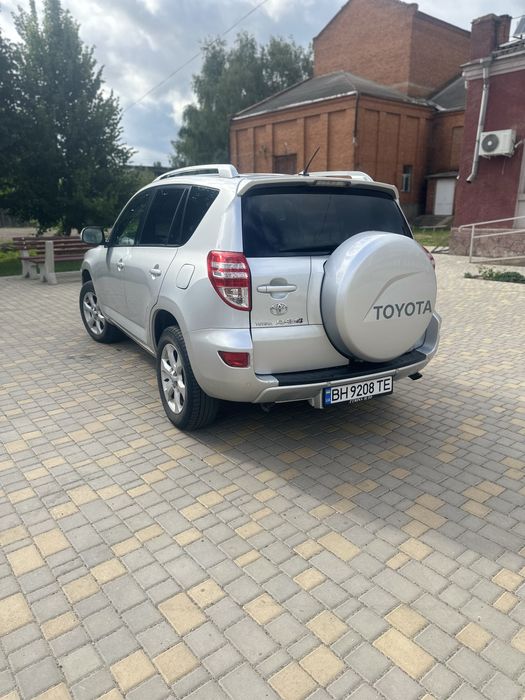 Toyota rav4  2011