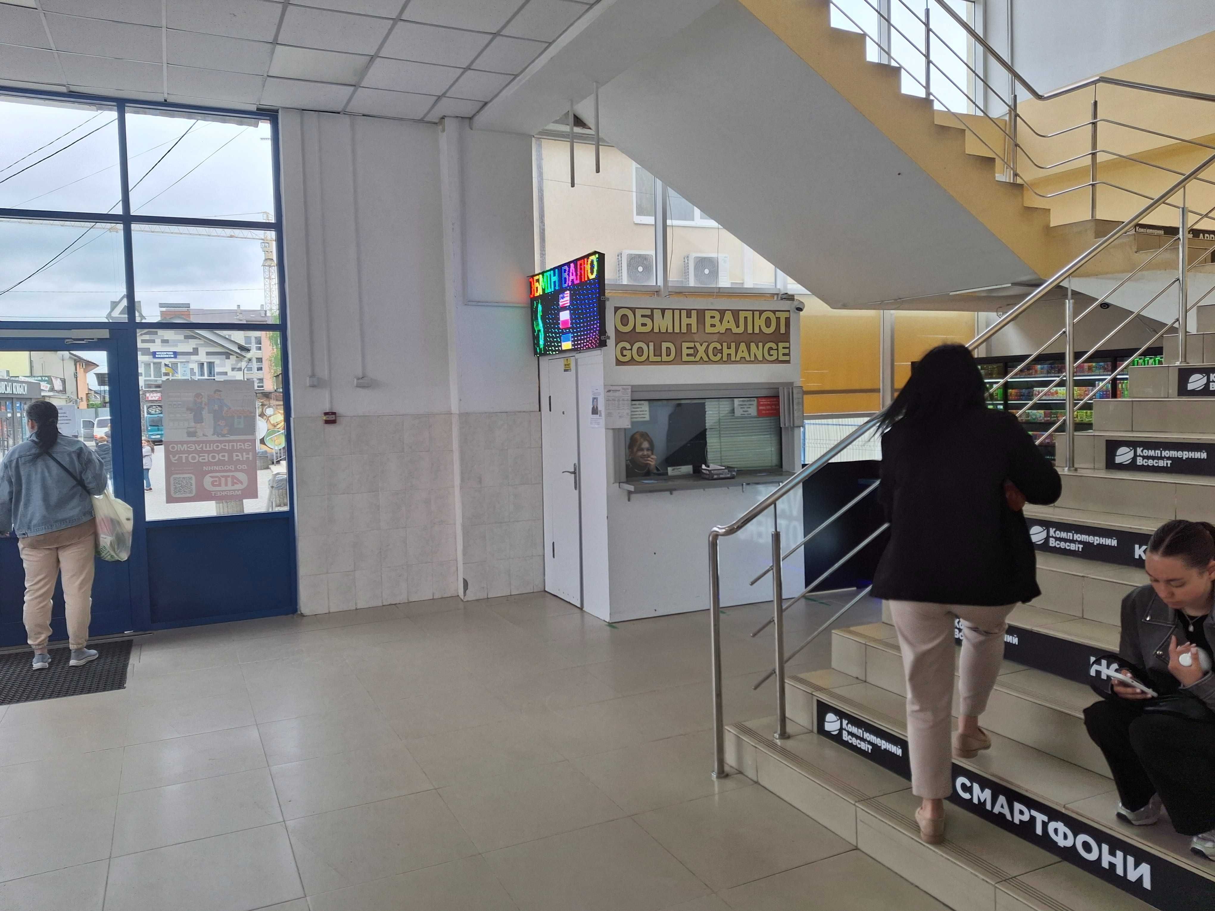 приміщення в ТЦ АТБ ЯВОРІВ, вигідна оренда, без комісії