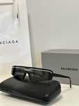 Okulary z pudełkiem Balenciaga