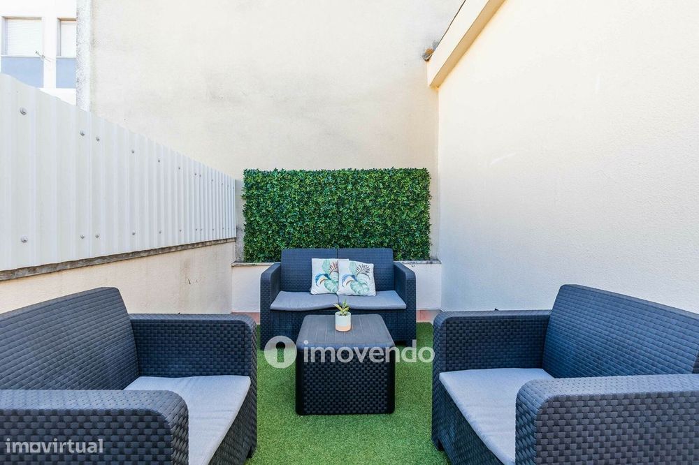 Apartamento T1+1 com terraço de 27m², no Pendão, em Queluz