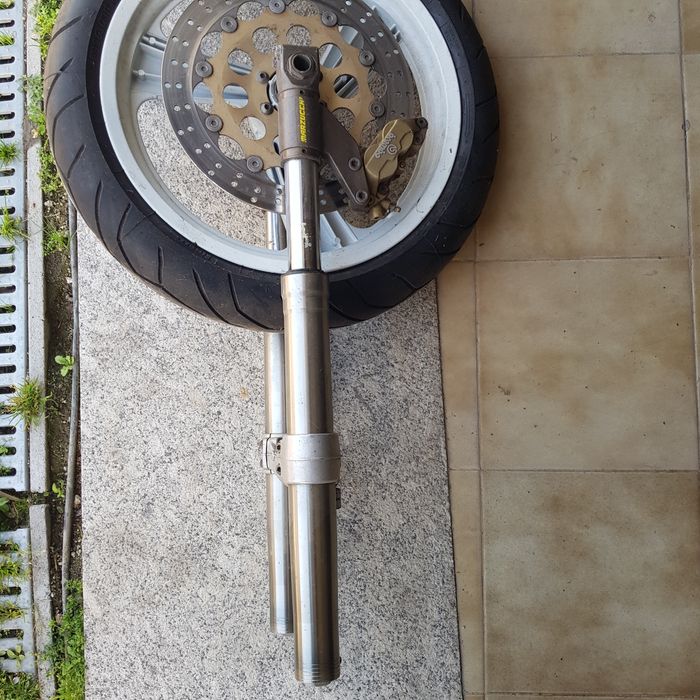 Suspensão invertida Cagiva Mito