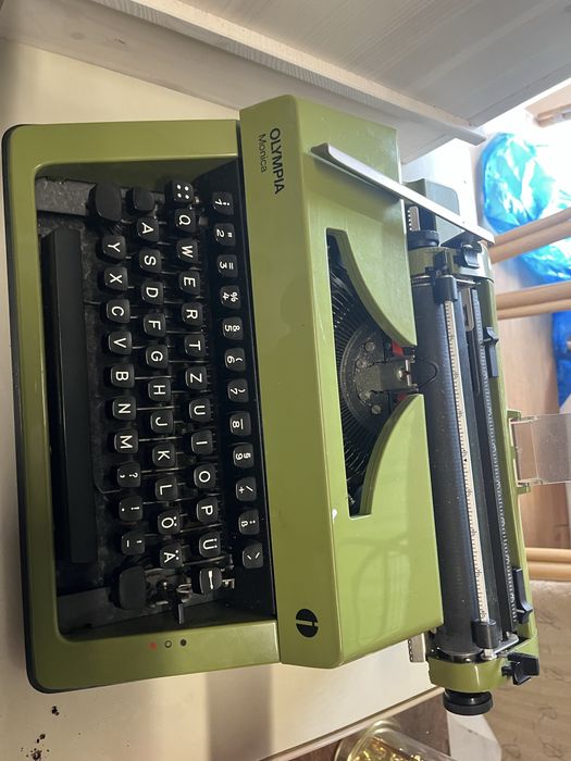 Maszyna do pisania OLYMPIA Monica