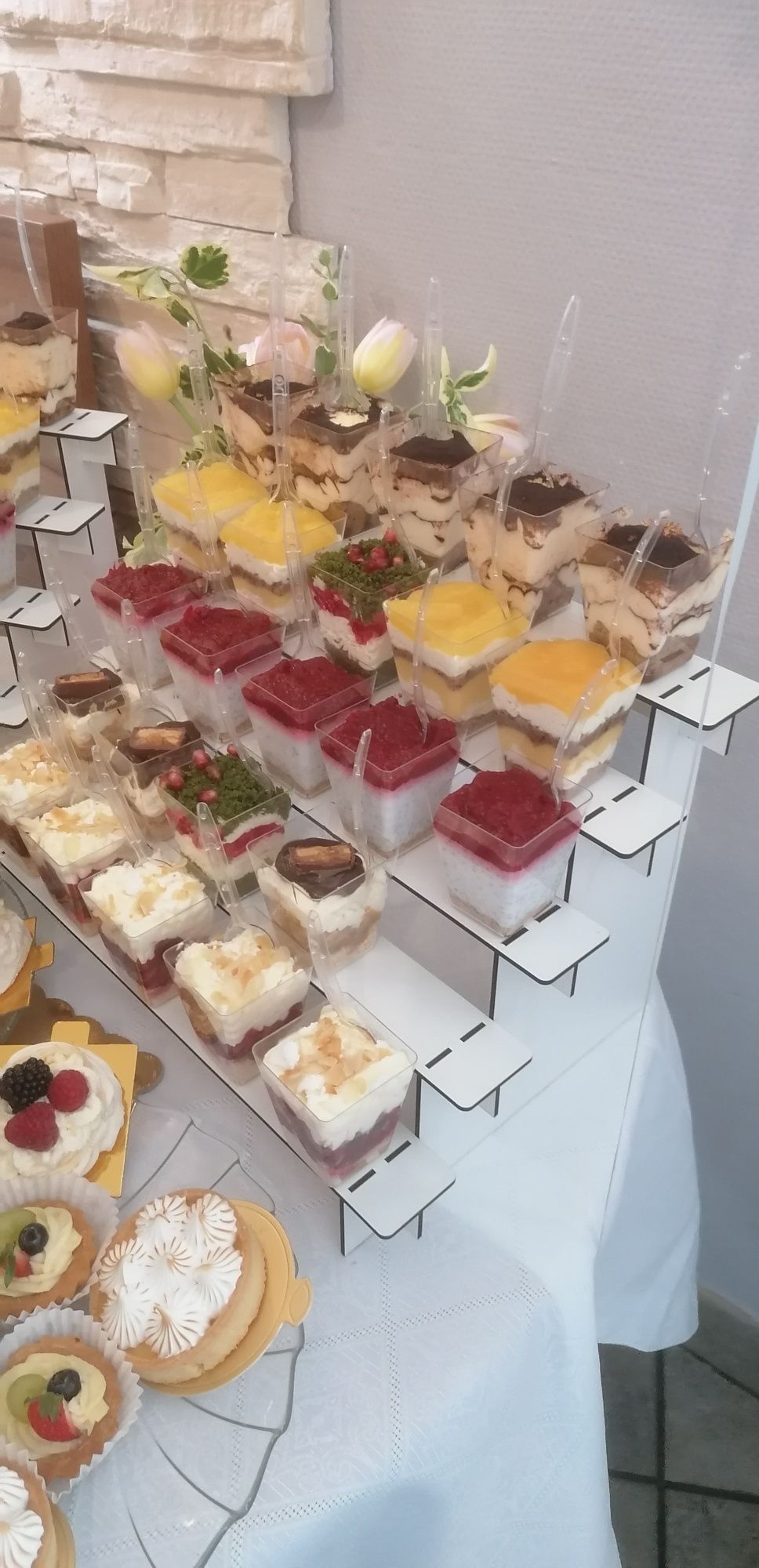 Stojaki na deserki komunia słodki stół