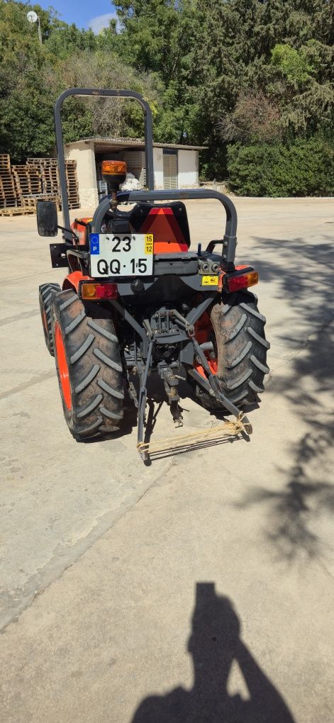 Trator Kubota B2650