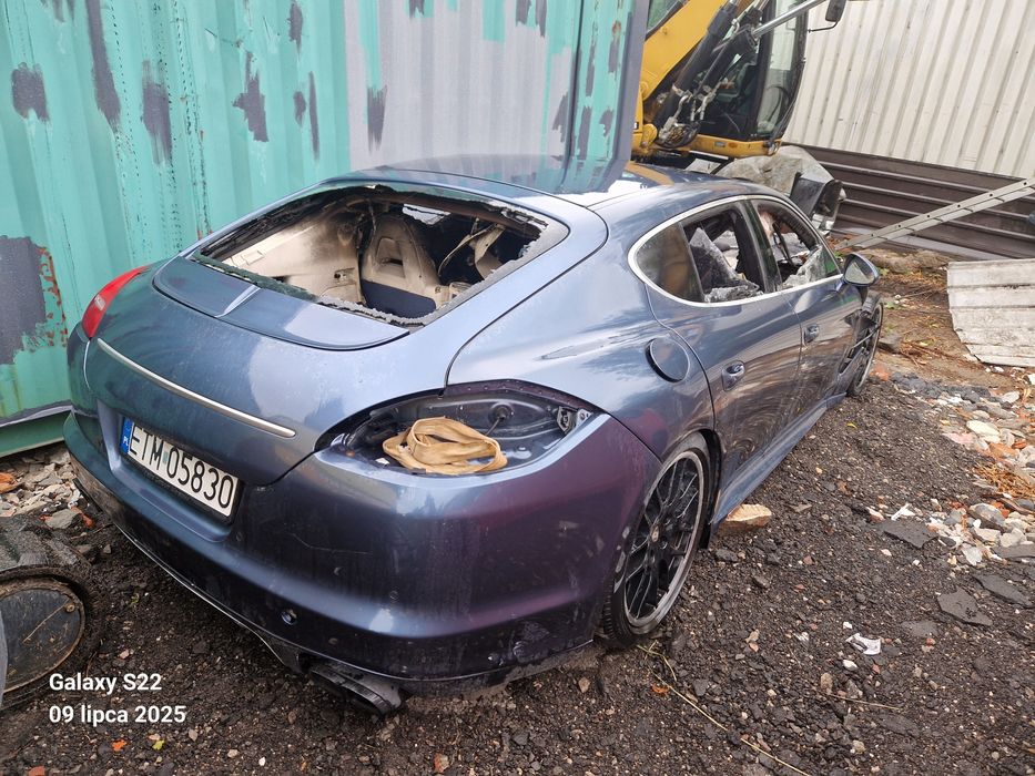 Wrak pojazdu Porsche Panamera turbo 4.8 cm3