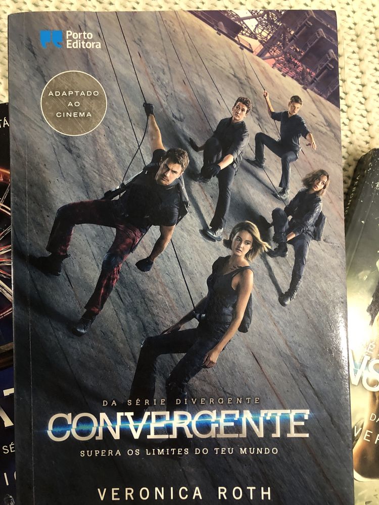 Saga divergente (3 livros - “convergente”, “insurgente”, “quatro”)