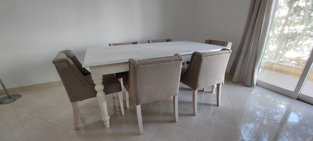 Mesa com 6 cadeiras