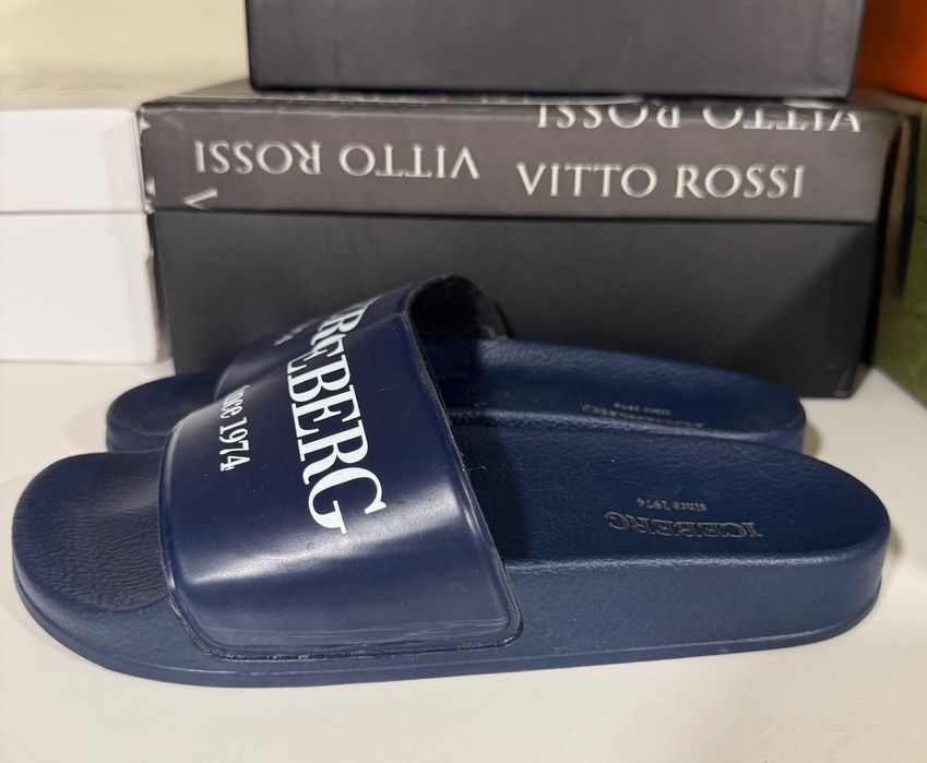 Стильні та зручні шльопанці Iceberg