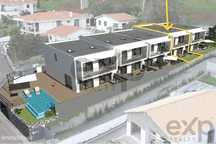"Descubra Sua Casa Geminada Ideal em Madeira"