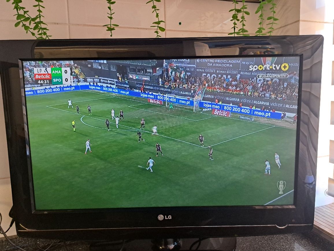 Tv LG 32 in, com comando