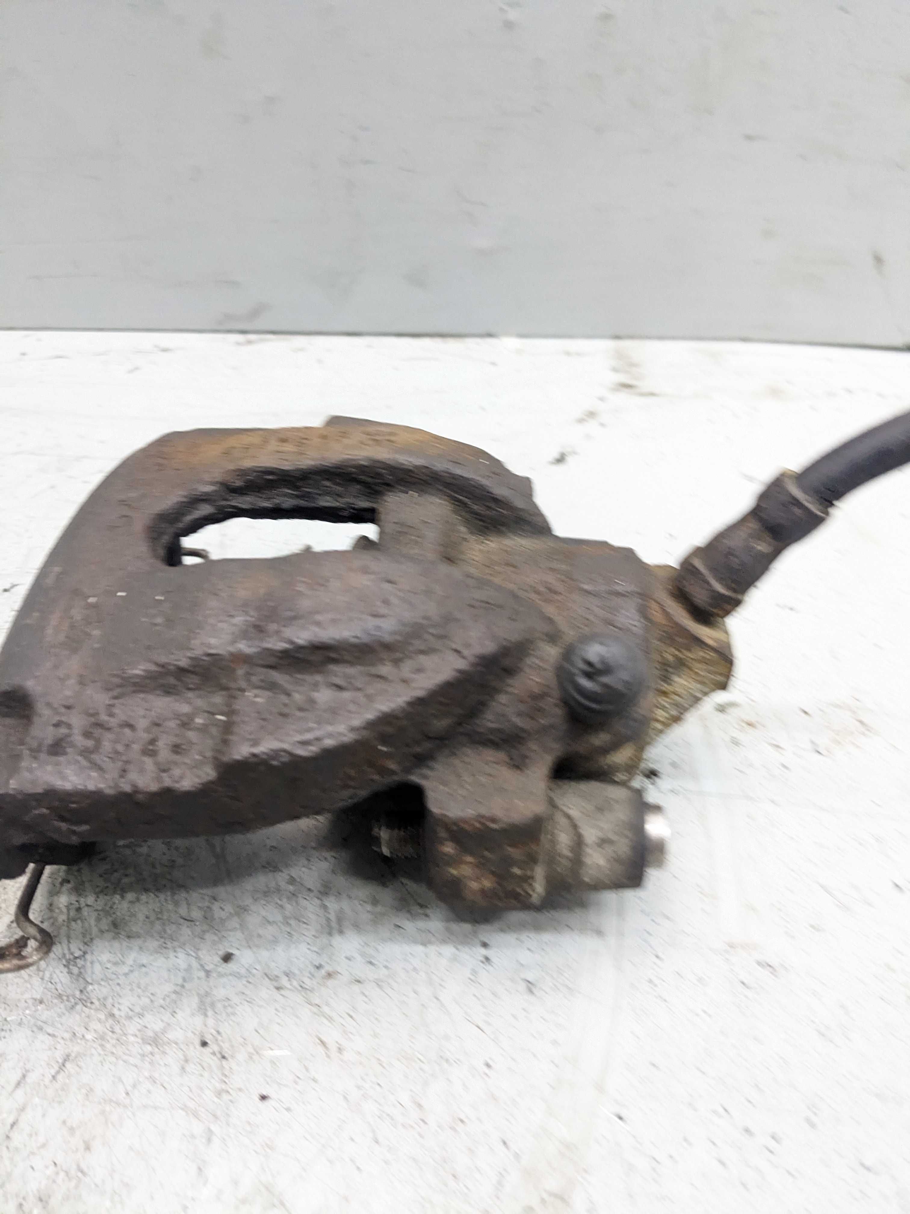 Volvo V70 S60 S80 Zacisk Hamulcowy Lewy Przedni Lewy Przód