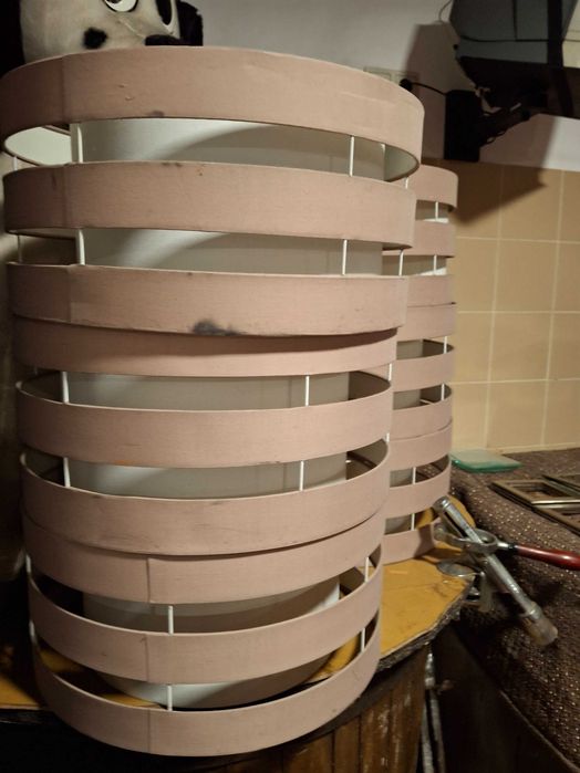 Candeeiros de teto em bom estado