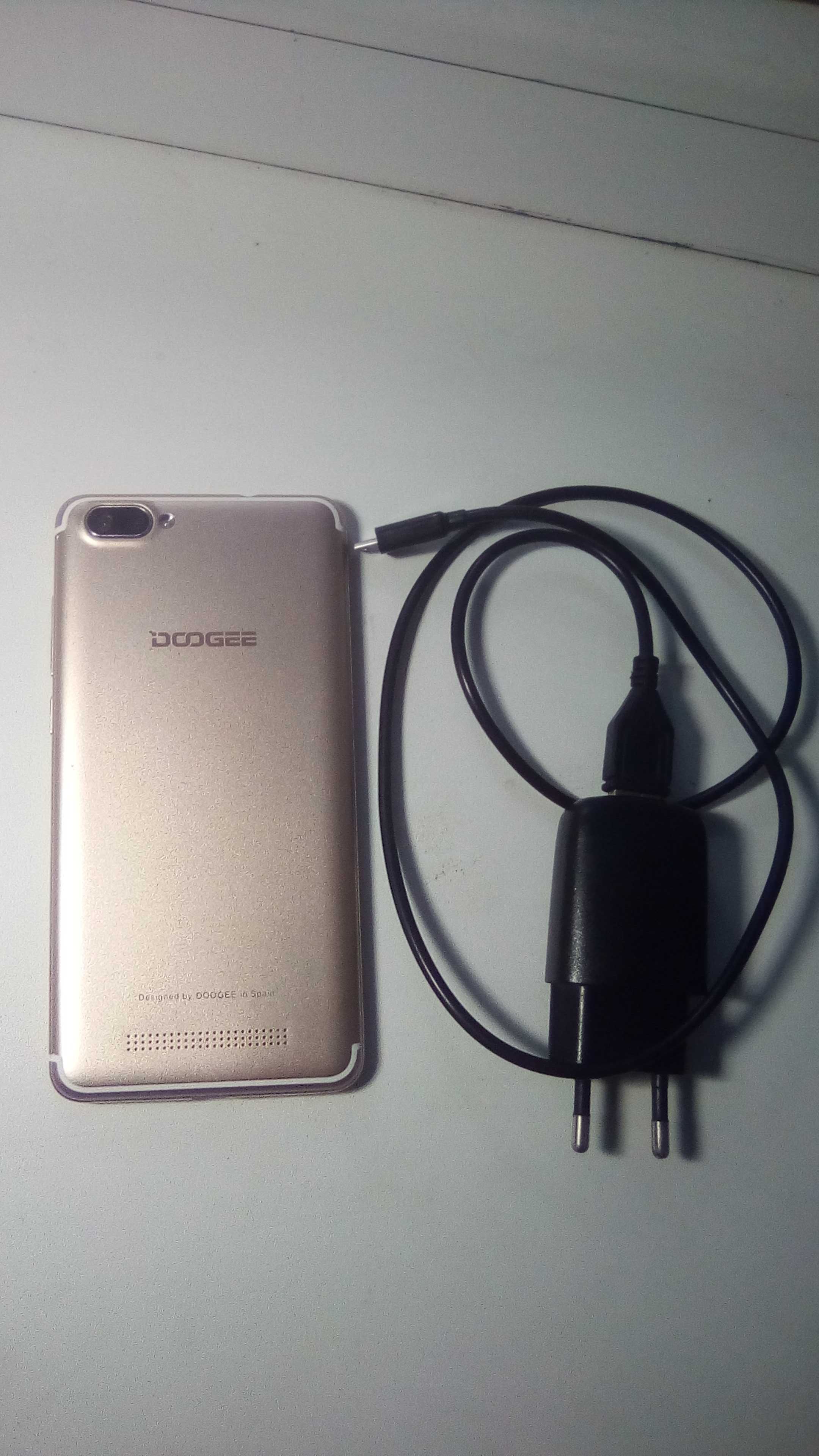 DOOGEE X20 смартфон 2 sim отличное состояние.