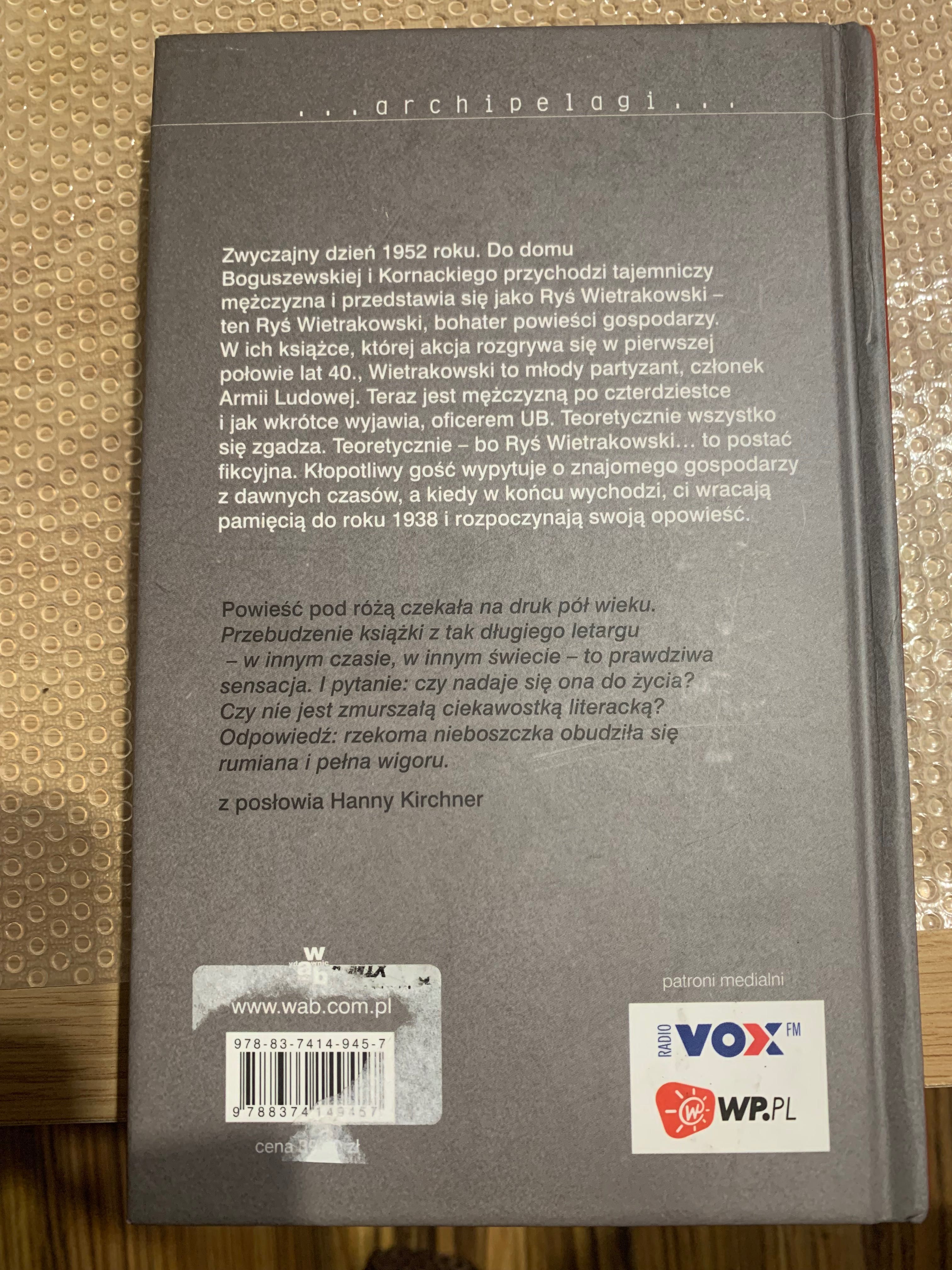 Książka „Powieść pod różą”