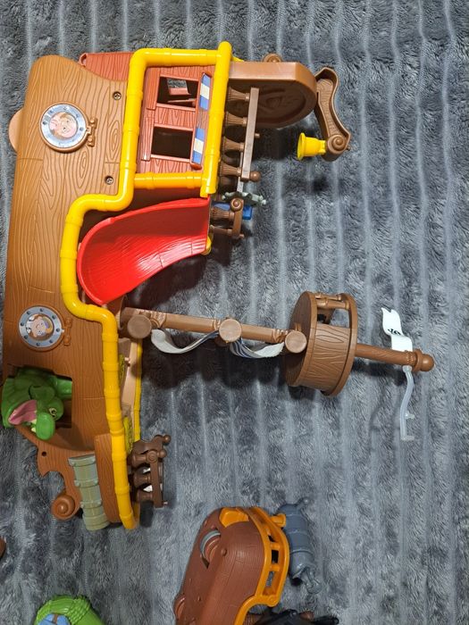 Jake i Piraci Łajbek Gadajacy Statek 42 cm
