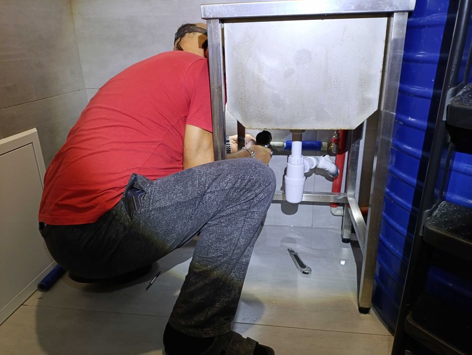 установить карниз,Монтаж демонтаж  карнизов .
 повесить картину, полку