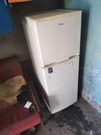 Продам 2-х камерный холодильник TLC 140 см высота белый,рабочий работа