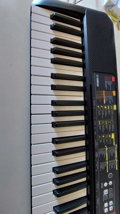 Teclado Digital Yamaha PSR-F52