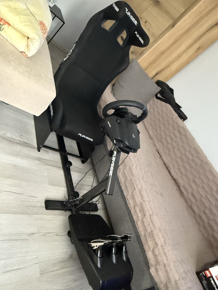 Sprzedam fotel playseat z kierownica logitech g923