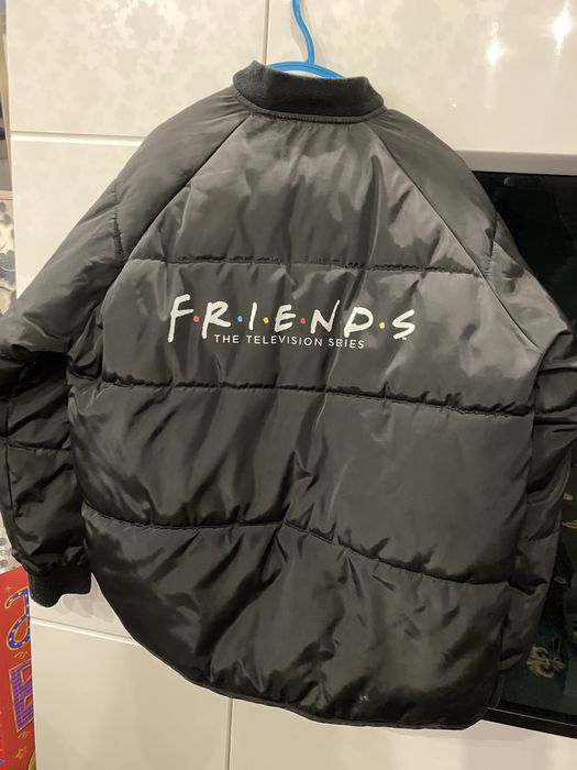 Курточки бомбер Friends