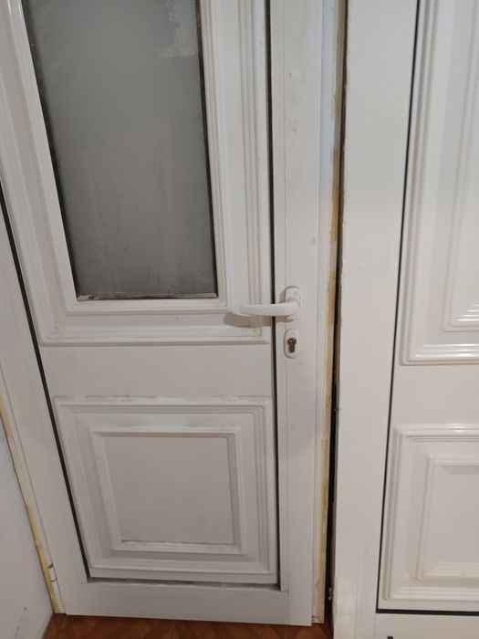 Portas de alumínio com canhões novos