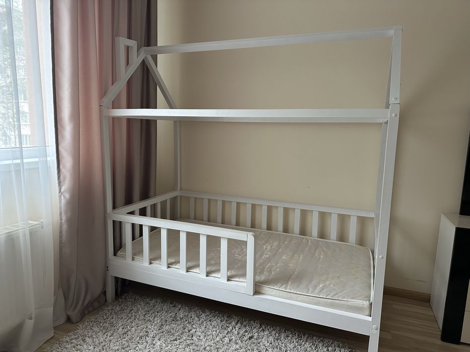 Дитяче ліжко-будиночок з матрацом