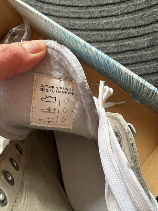 Коньки белые почти новые