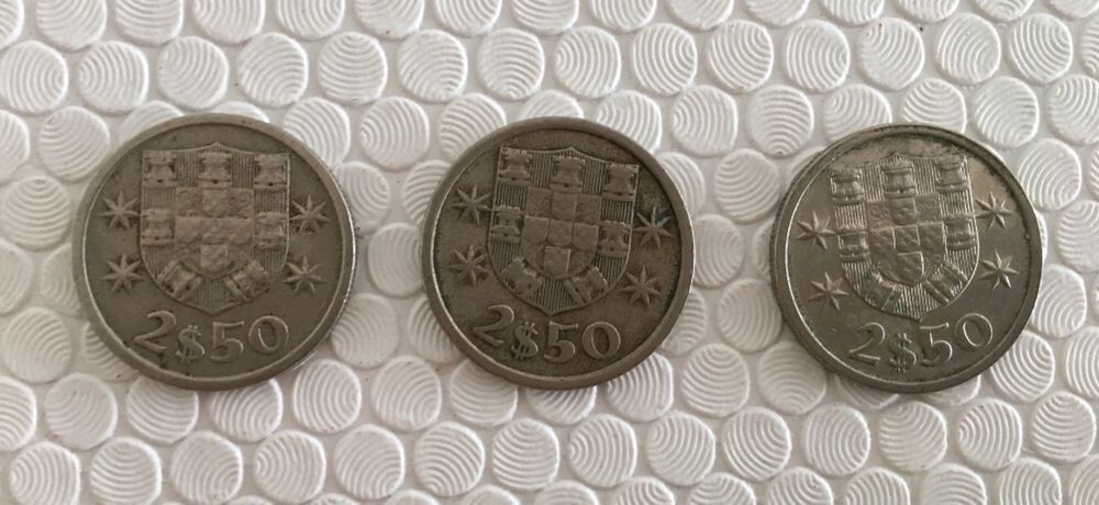 150 moedas de 2,5 escudos da caravela portuguesa - anos 1964 a 1985