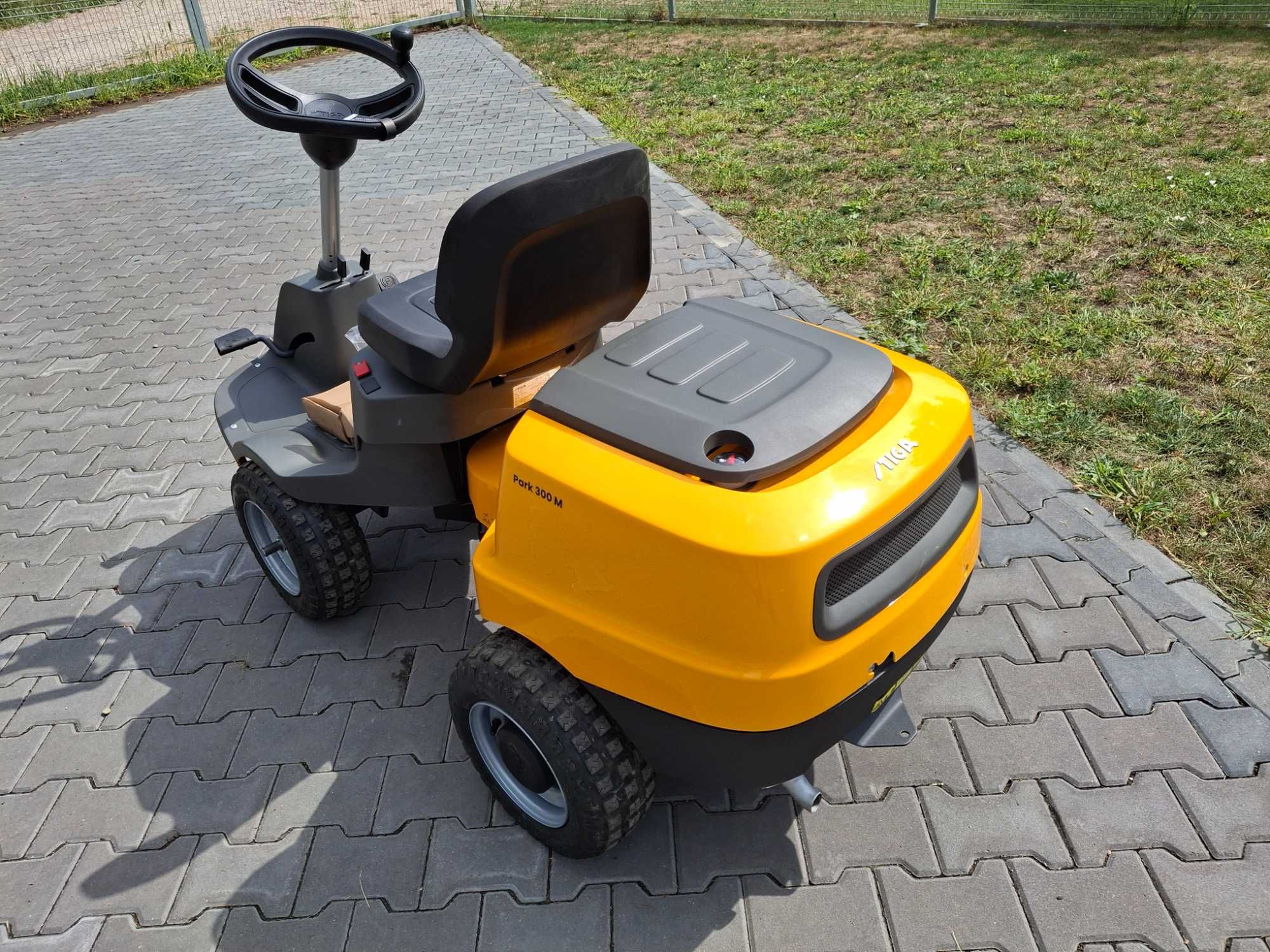 Nowy powystawowy traktorek stiga park 300 M