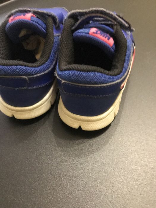 Зручні дитячі кросівки розмір 26