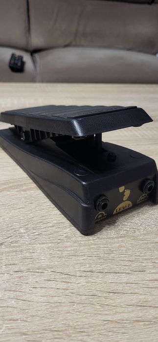 Pedał głośności, kostki