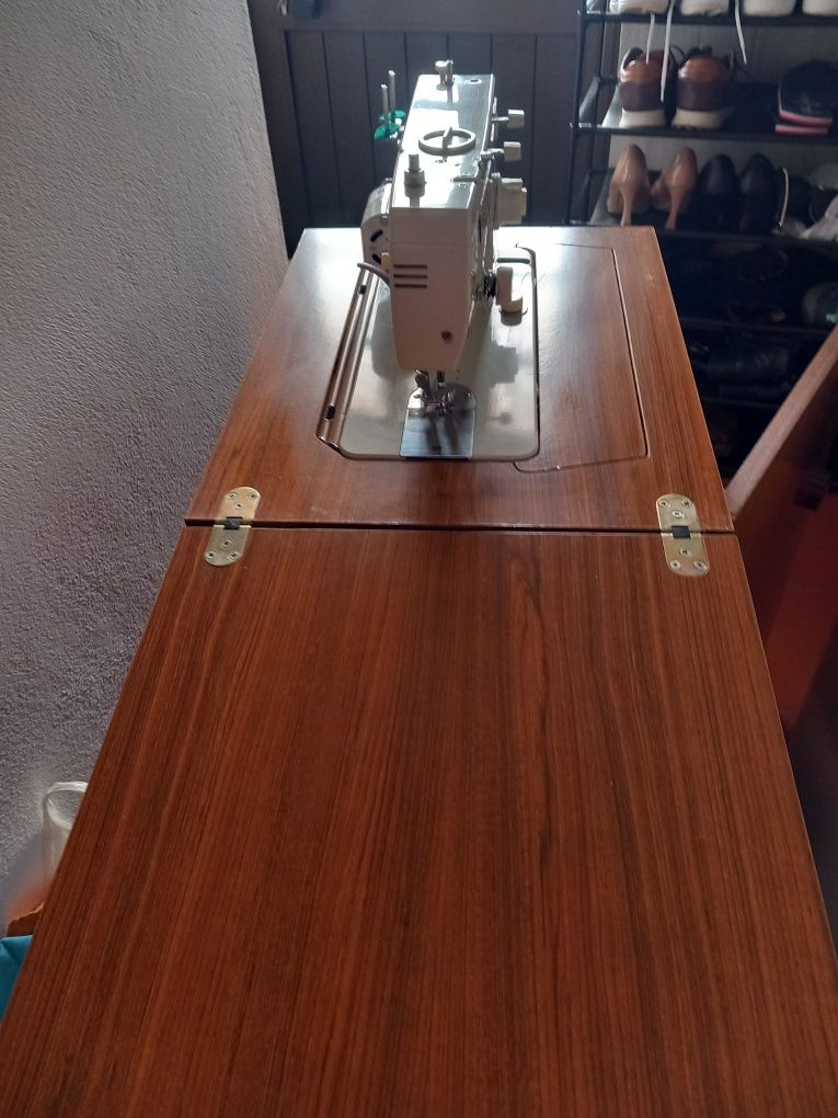 Máquina costura como nova
