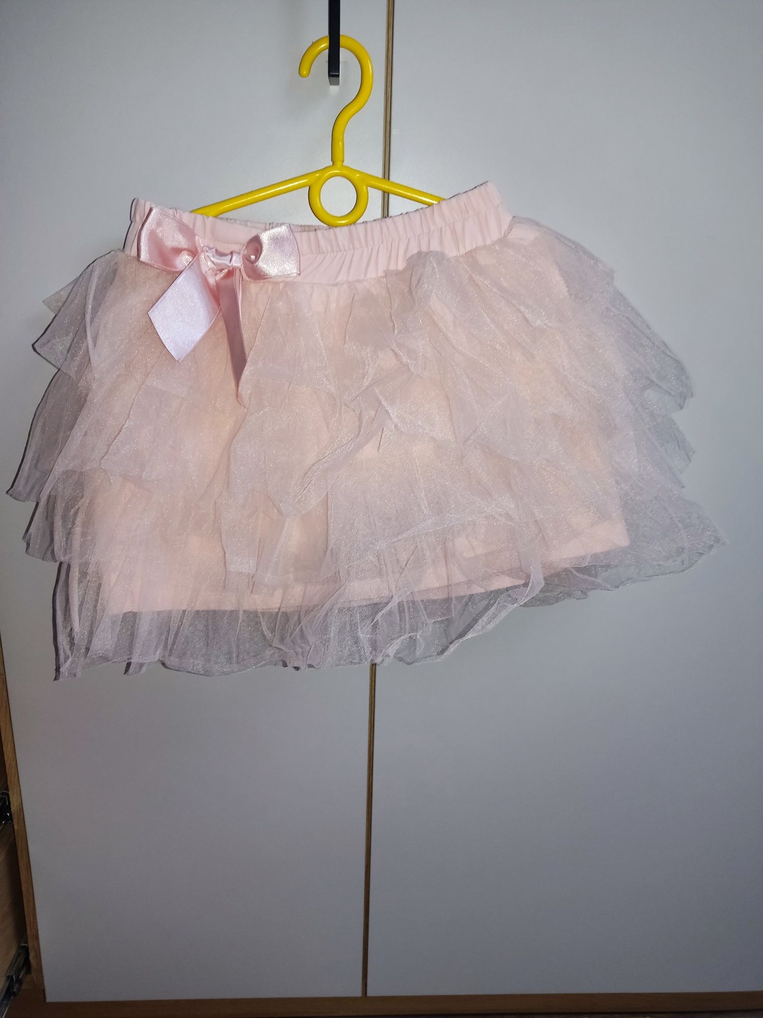Tiulowa spódnica rozmiar 140 na gumce różowa