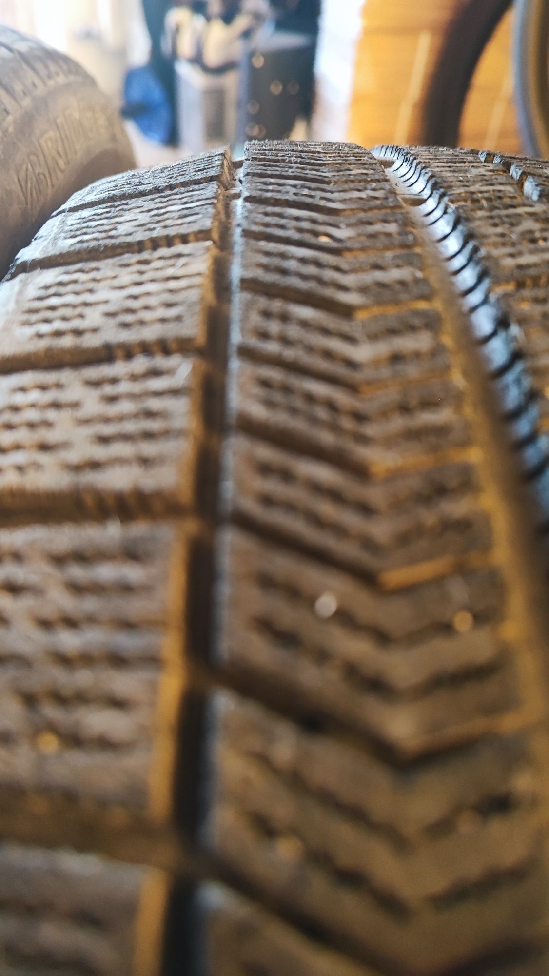 Шини (8 шт) 185/60 r15 зима Bridgestone + літо Belshina (~4 мм)