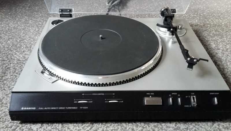 Gira-discos Sanyo TP1024