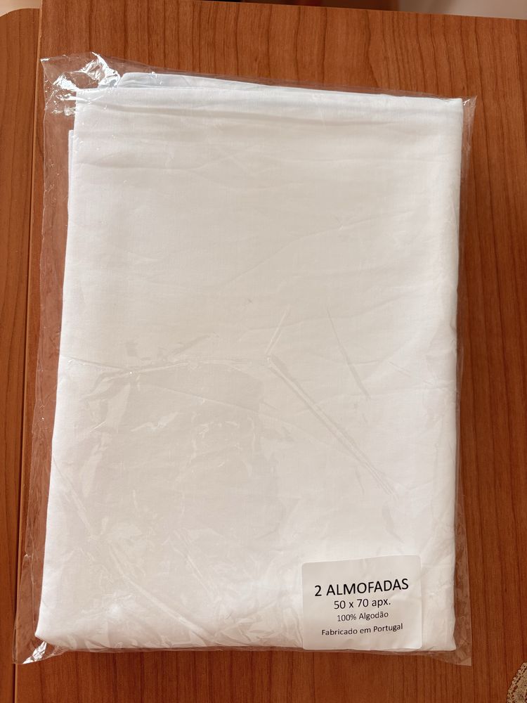 Conjunto de 2 fronhas de almofadas brancas em algodão