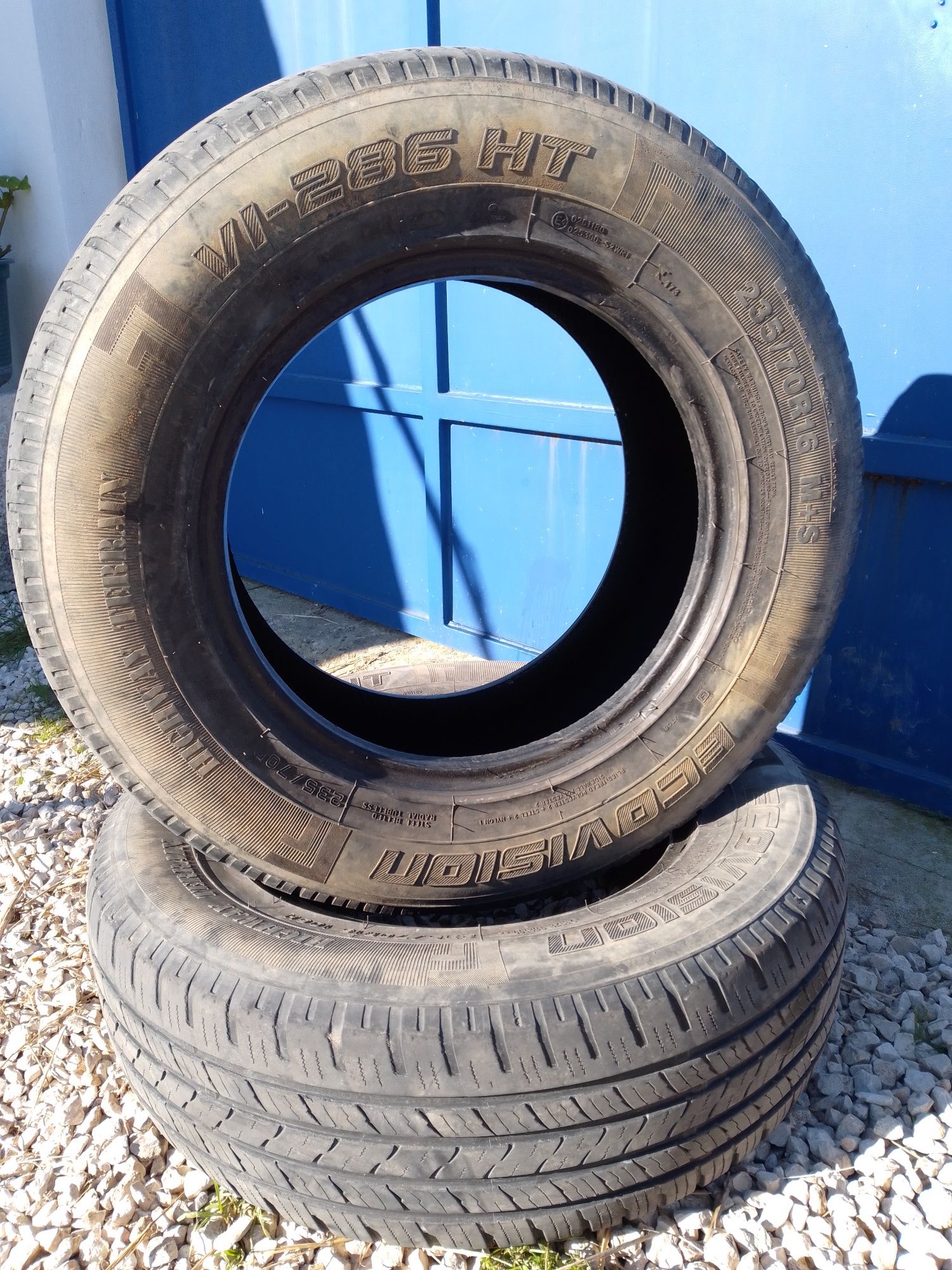 Pneus 230/70R 16