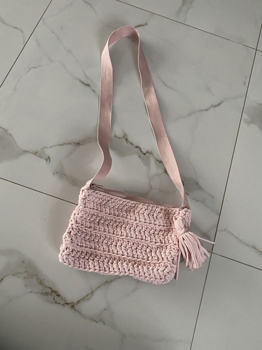 Różowa pleciona listonoszka