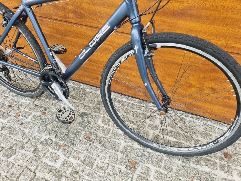 Fitnessowy Specialized Globe, Acera, koła
