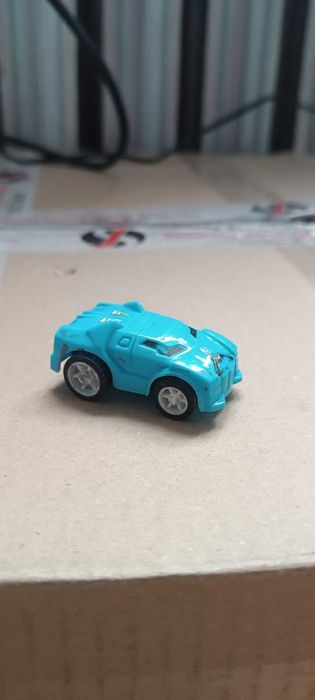 Samochodzik niebieski