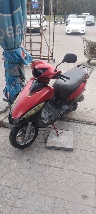 Продам скутер "Китаец 80кубов"едет очень бодро.с документами