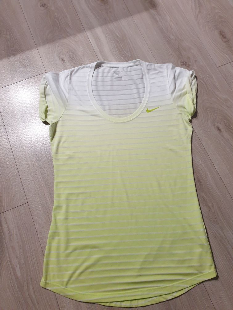 T-shirt damski Nike