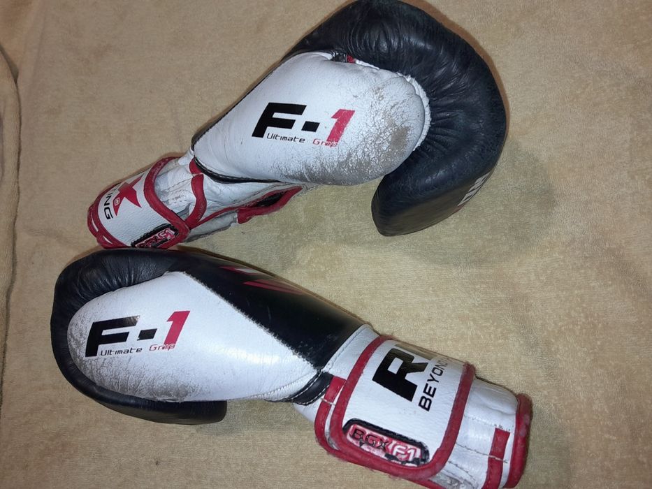 Перчатки для единоборств